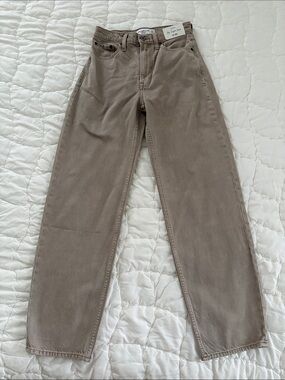 Abercrombie & Fitch High Rise - The Taper Jean in Taupe